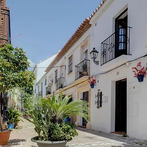 unique-andalusian-townhouse-next-to-beach.1costadelsol.com/